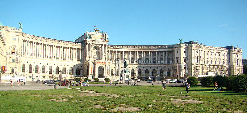 Die 'Neue Burg' am Heldenplatz, Teil der Wiener Hofburg ...