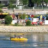 Wassertaxi vor der Strandbar Hermann beim Wiener Donaukanaltreiben